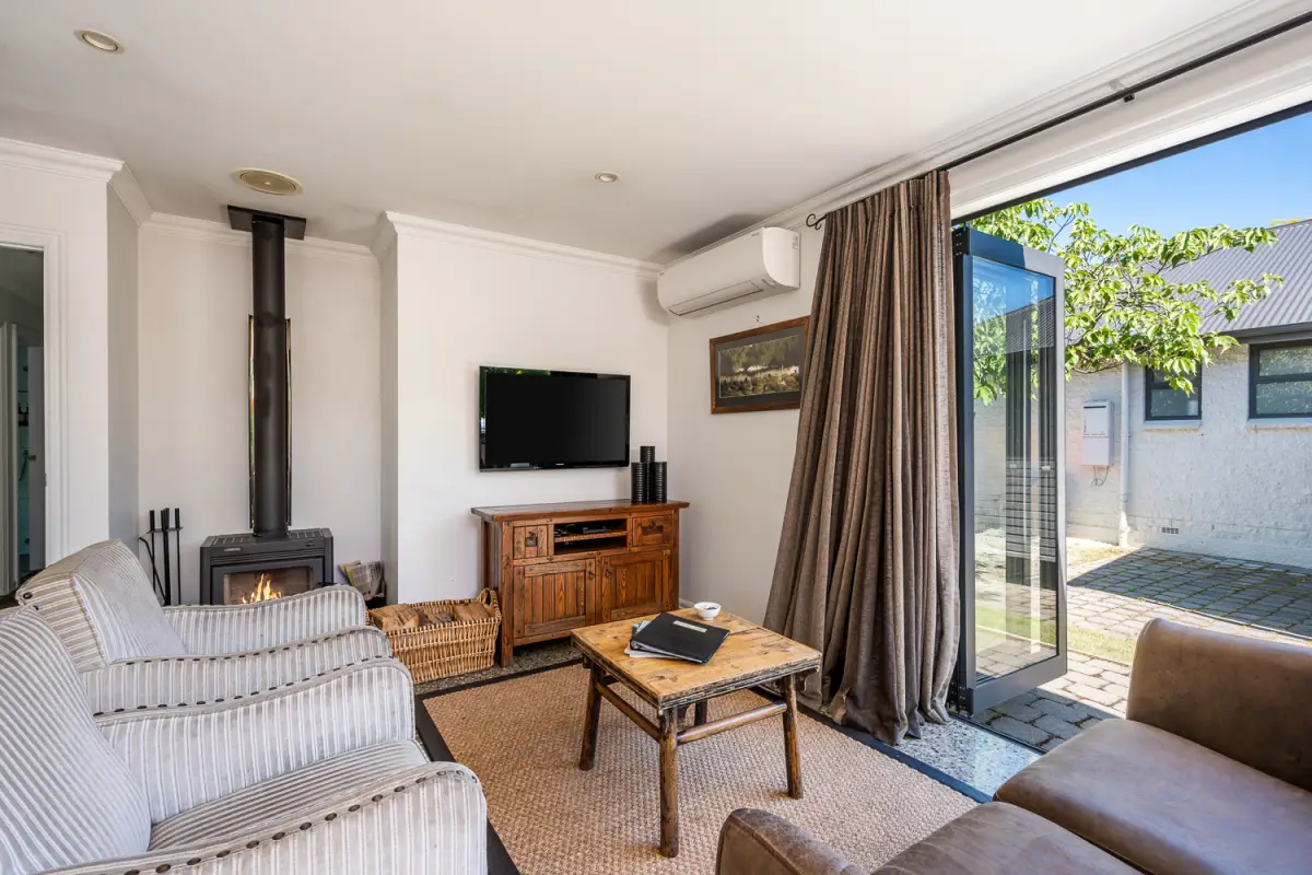 Bright-Filled Cozy Lounge 