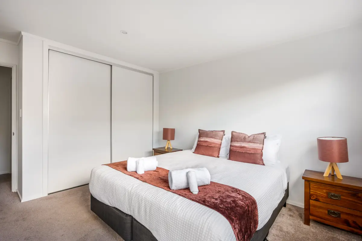 Guest Room with Built-In Wardrobe 