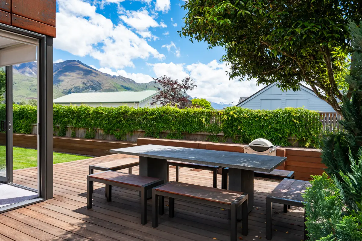 Outside BBQ & Dining 