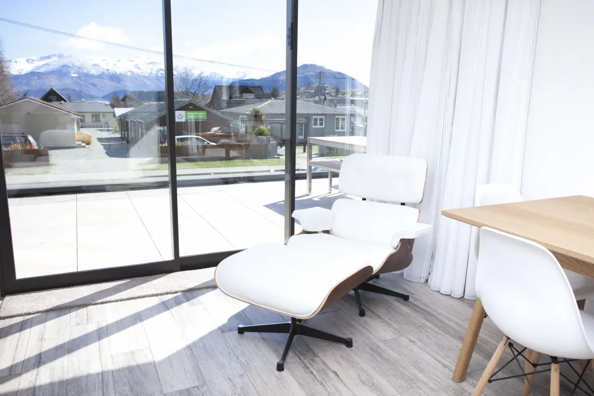 Balcony-Off Upstairs Lounge