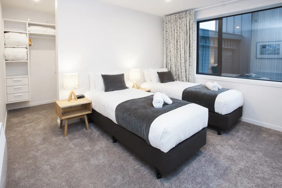 Twin Bedroom with Storage Area & Ensuite 