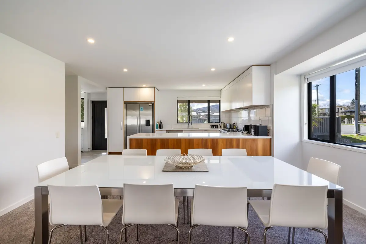 Bright-filled Kitchen & Dining Area 
