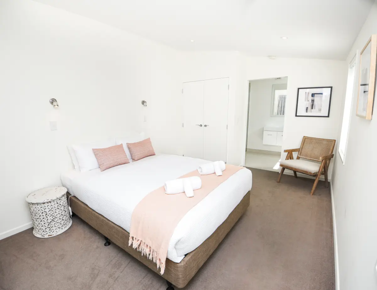 Spacious Outhouse Bedroom with Ensuite 