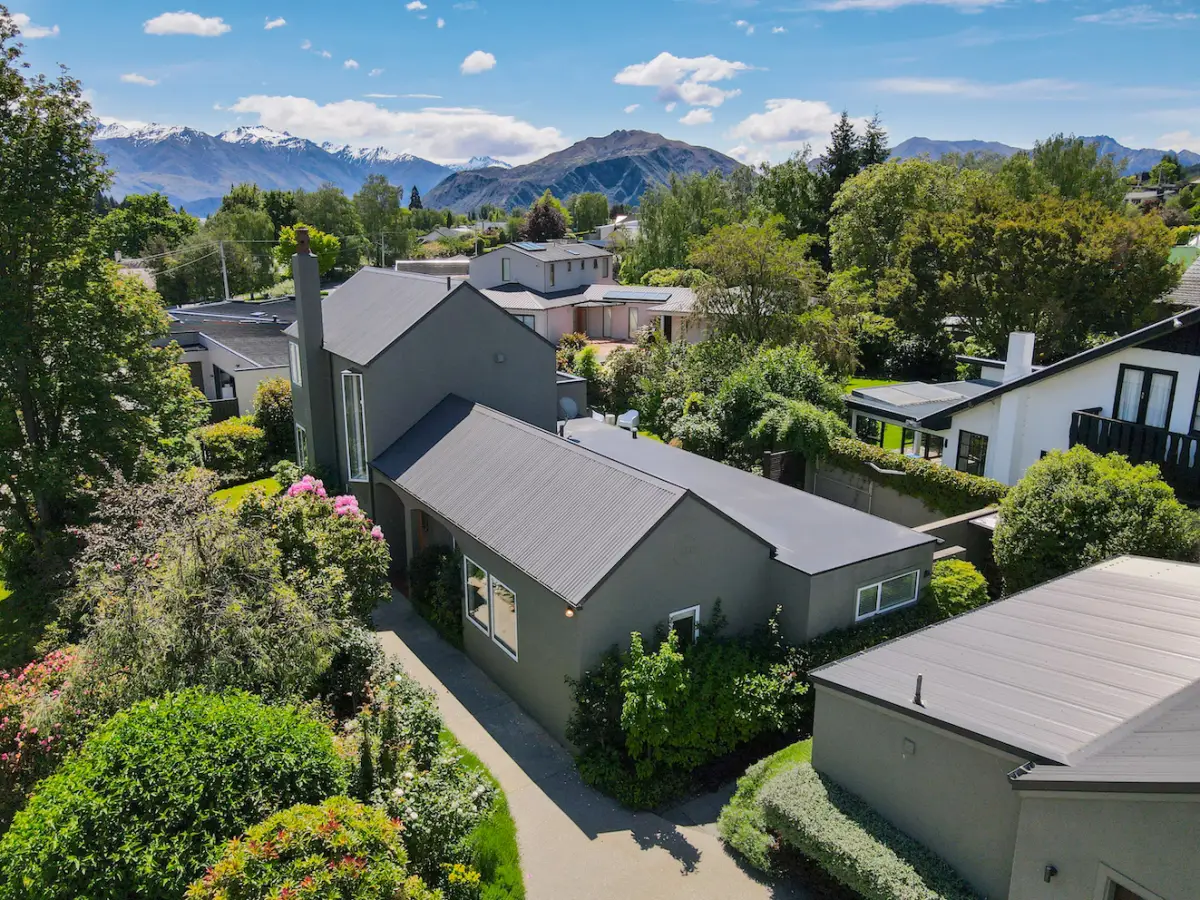 Exterior View with Mountain Views