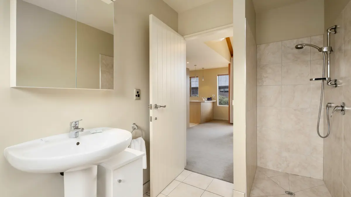Main Bathroom with Walk-In Shower 