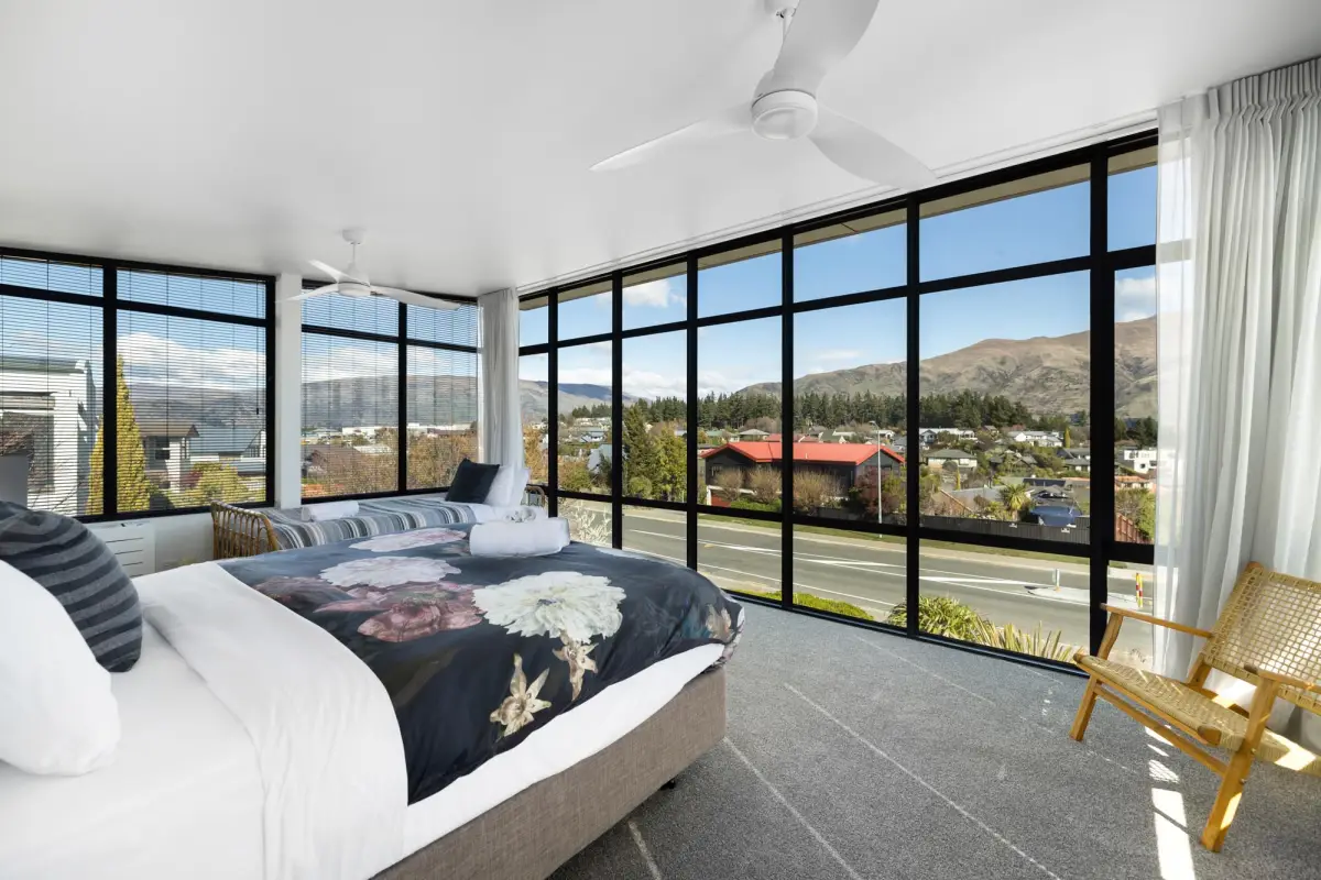 Sun-drenched Master with views of Wanaka