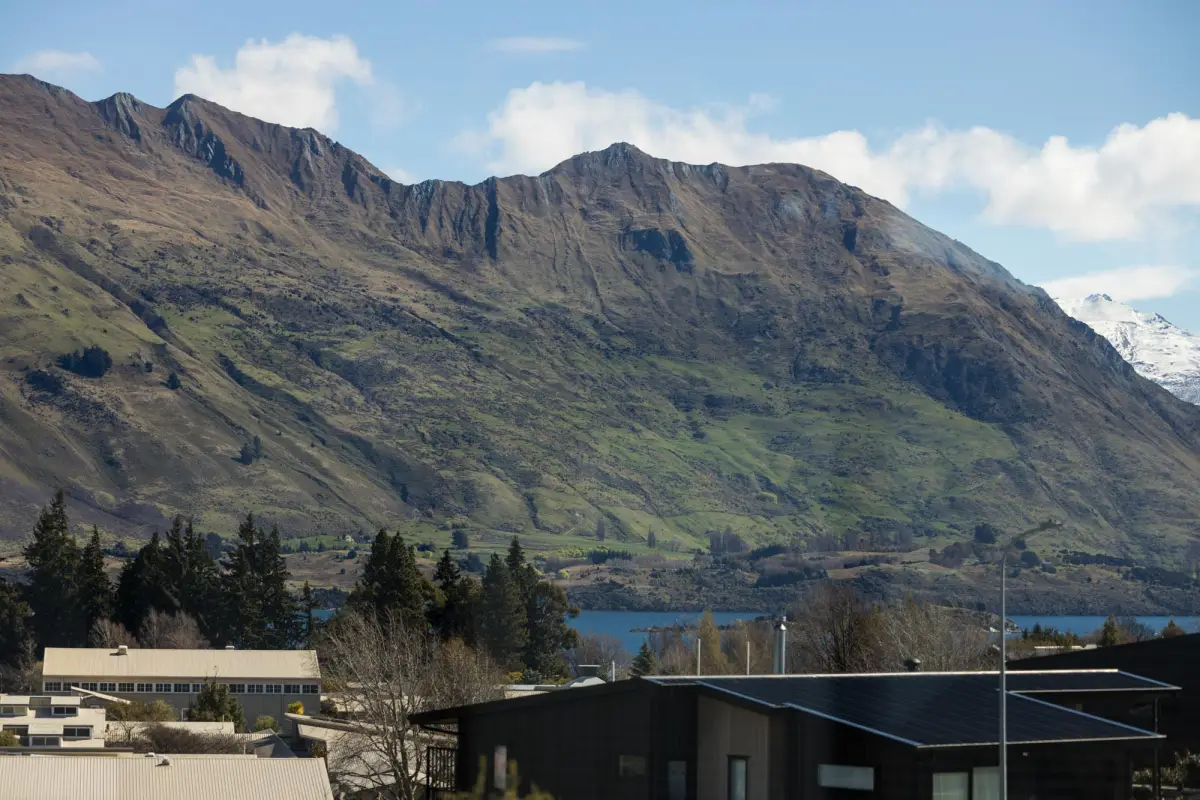 Stunning Views of Mountains & Glimpses of Lake Wānaka 