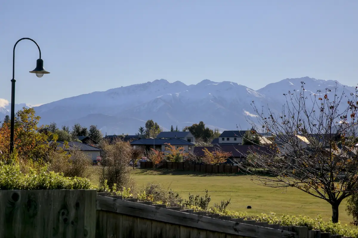 Stunning Views of Mountains In Wānaka 