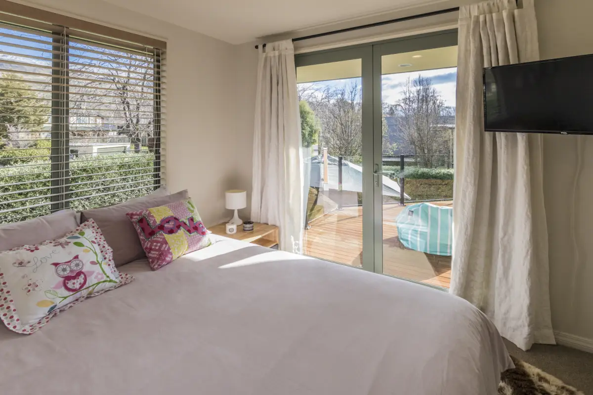 Guest Room with Balcony 