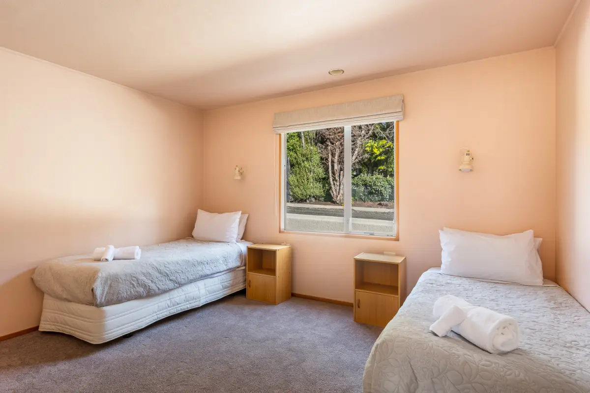 Spacious twin bedroom 