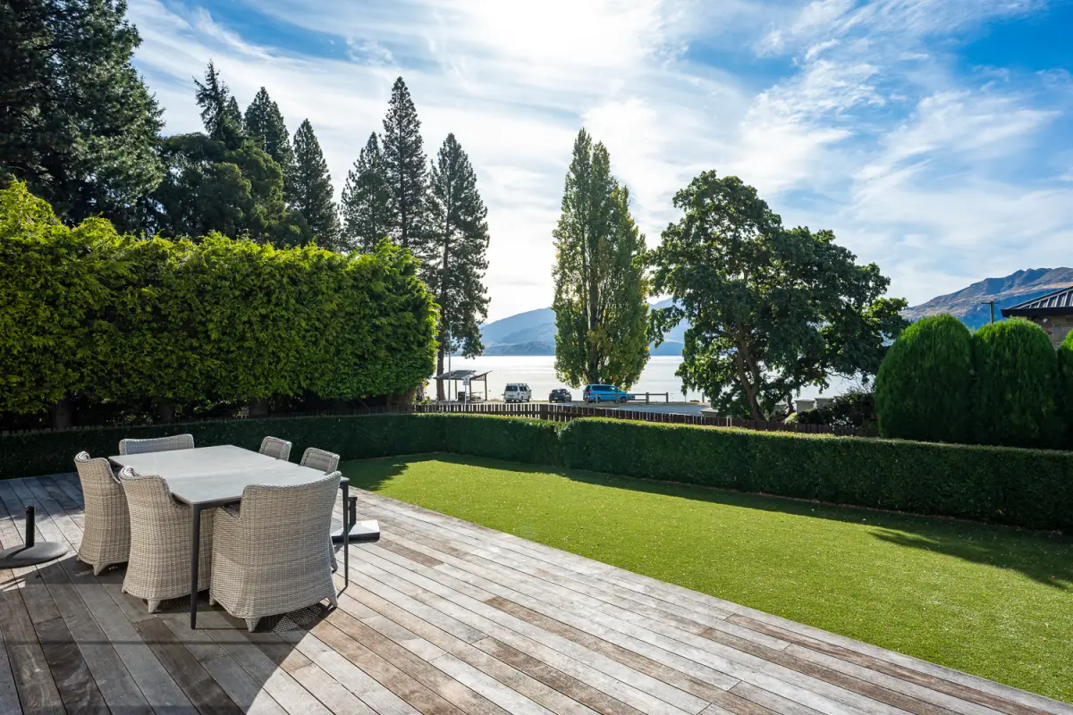 Views of Bremner Bay Lake Wanaka