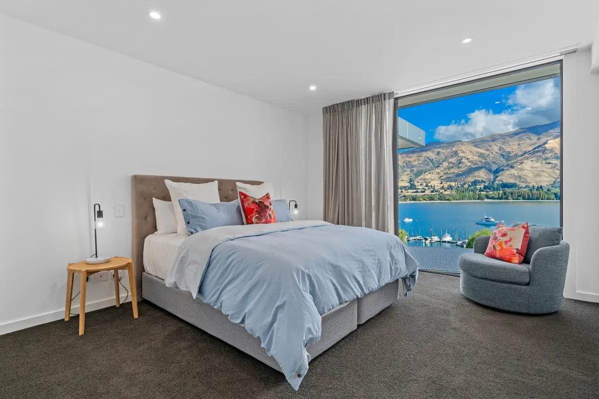 Master Bedroom with Superb Views of Lake Wānaka 