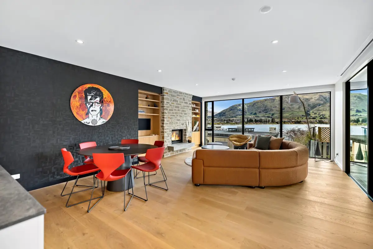 Bold Open-Plan Living with Views of Lake Wānaka 