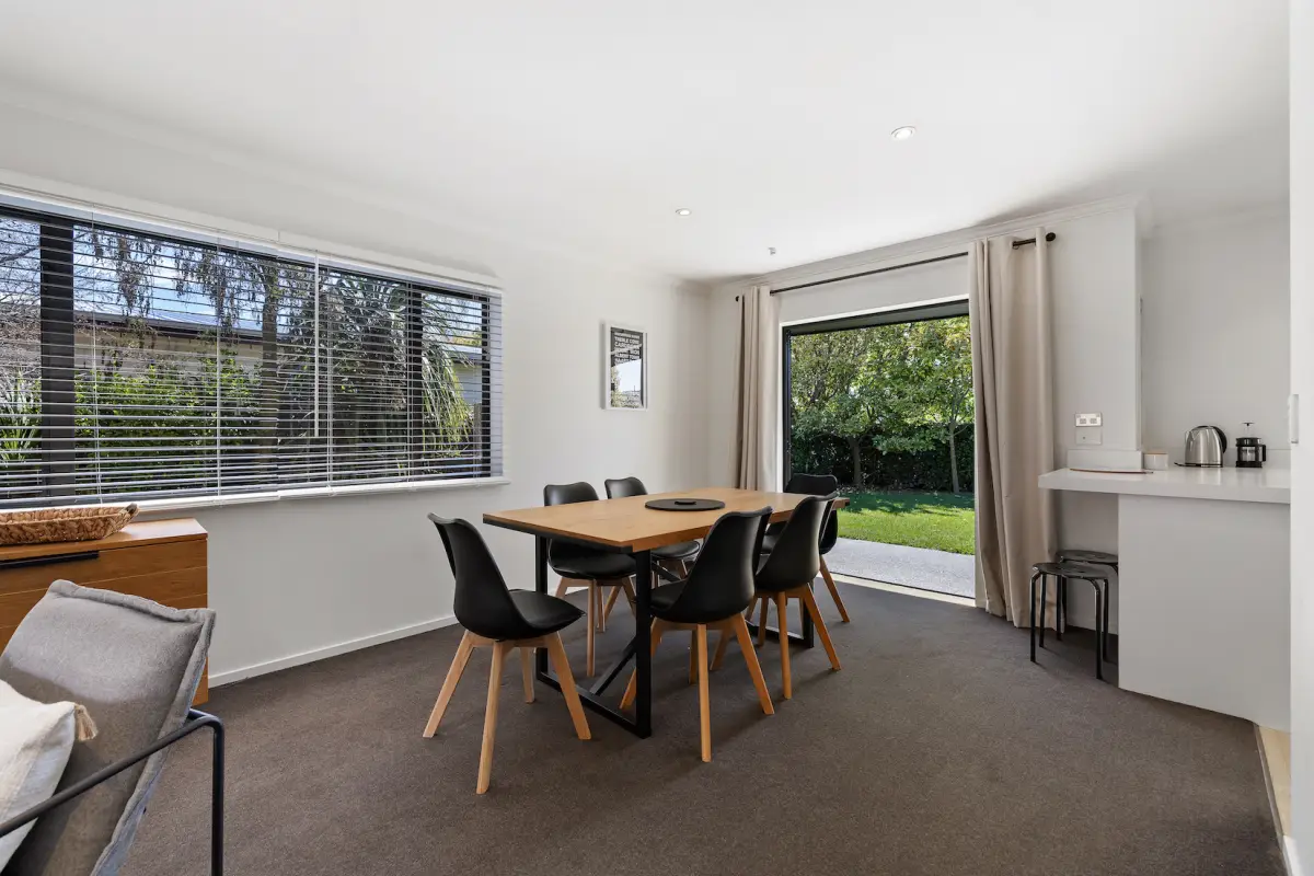 Open-Plan Living and Dining 