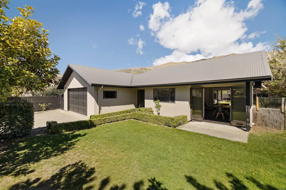 Front Exterior Overview 