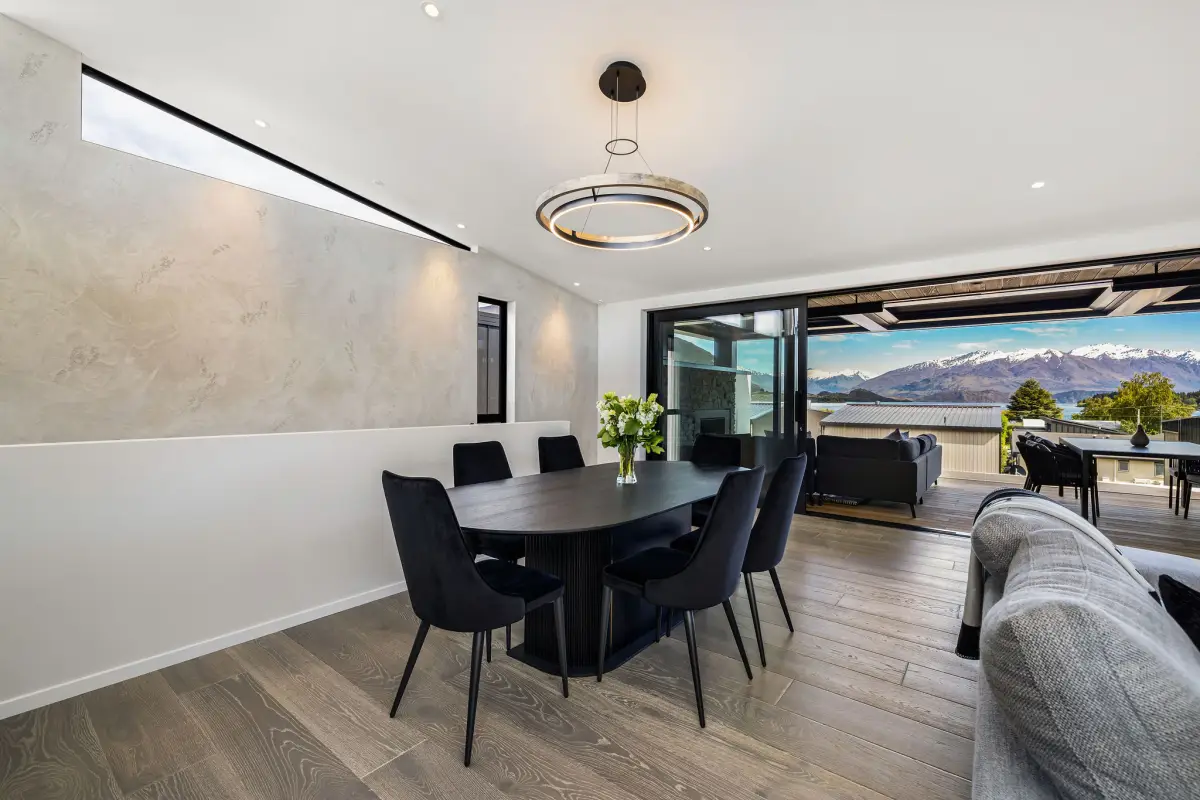 Dining Area with Views of Lake Wānaka 