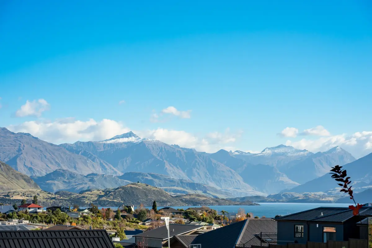 Stunning Views of Mountains & Lake Wānaka 