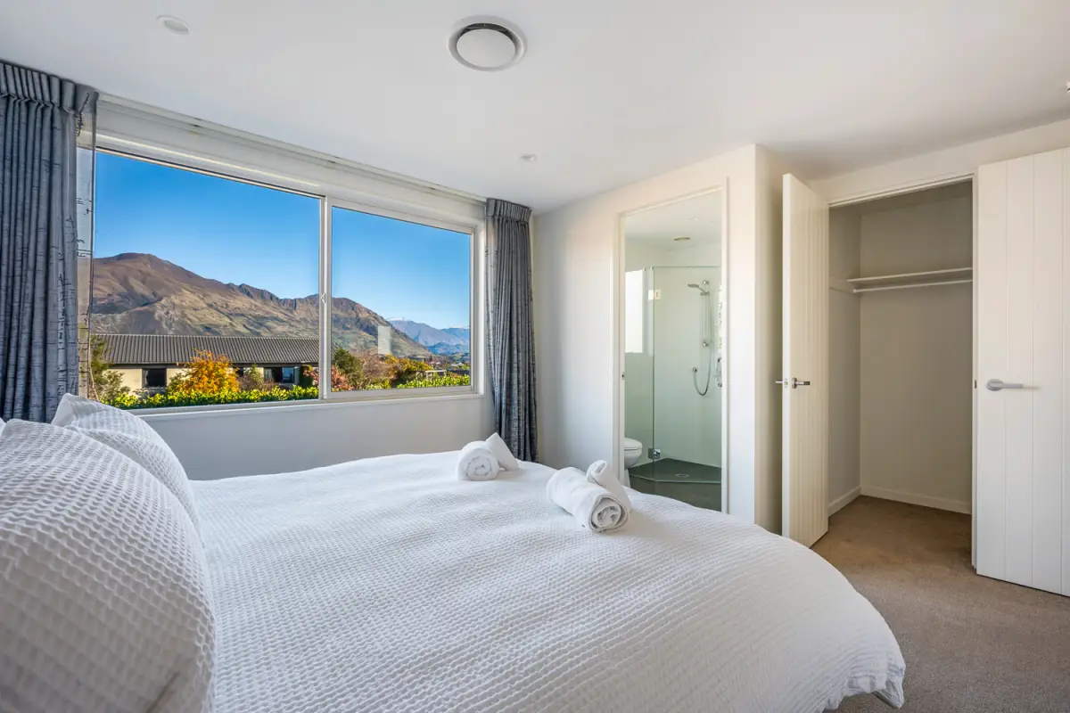 Master Bedroom with Ensuite and Large Wardrobe 