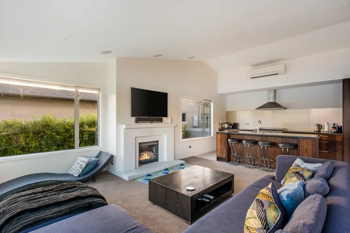 Comfortable Lounge Area 