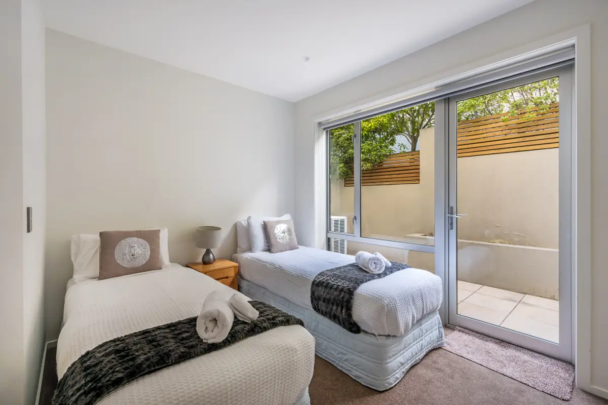 Twin Bedroom with Outdoor Access 