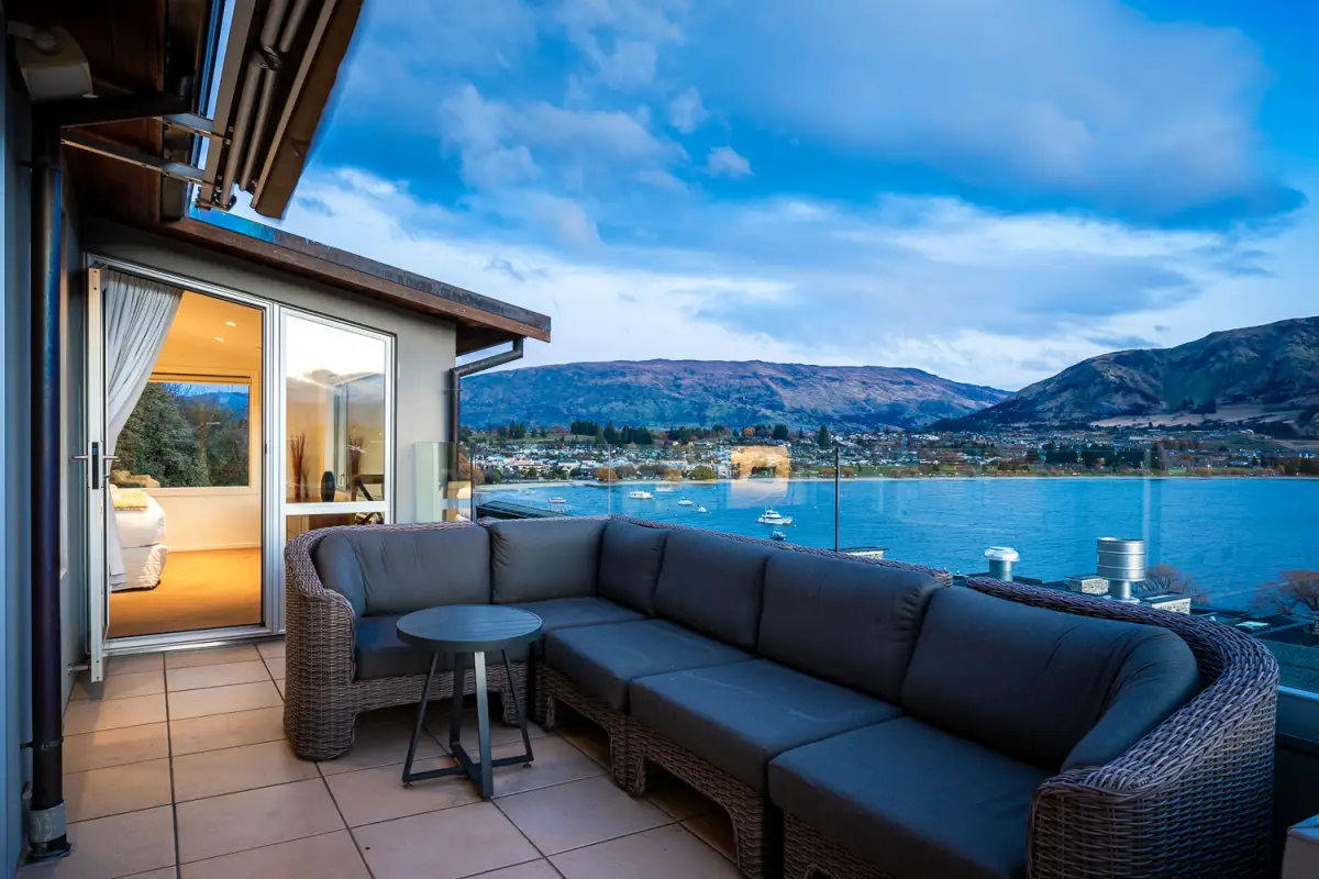 Outdoor Balcony in the Evening with Stunning Views of Lake Wānaka 