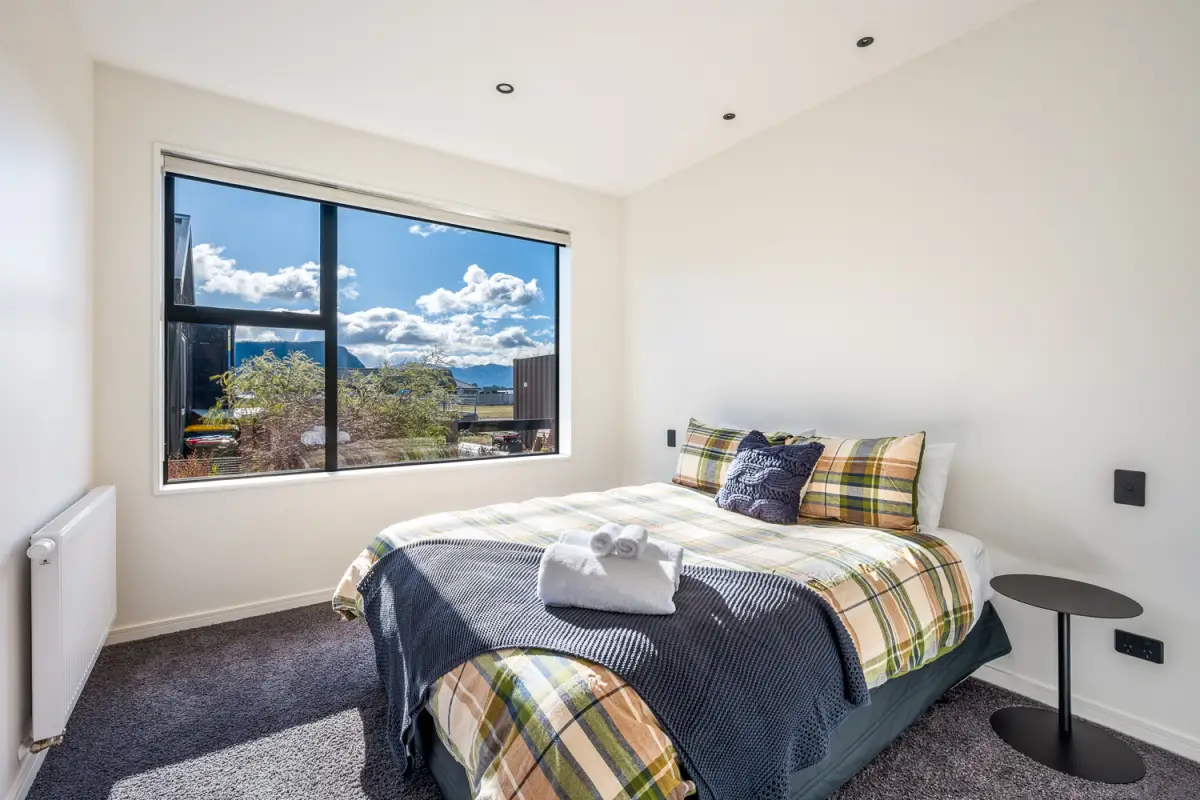 Sunny Second Guest Room 