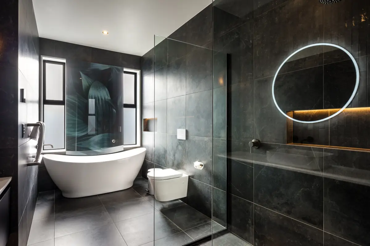 Modern Bathroom with Large Bath Tub
