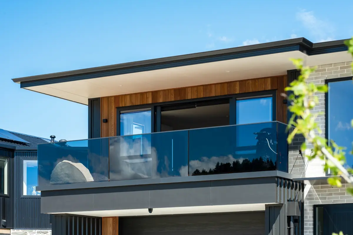 Upstairs Balcony & BBQ Area 