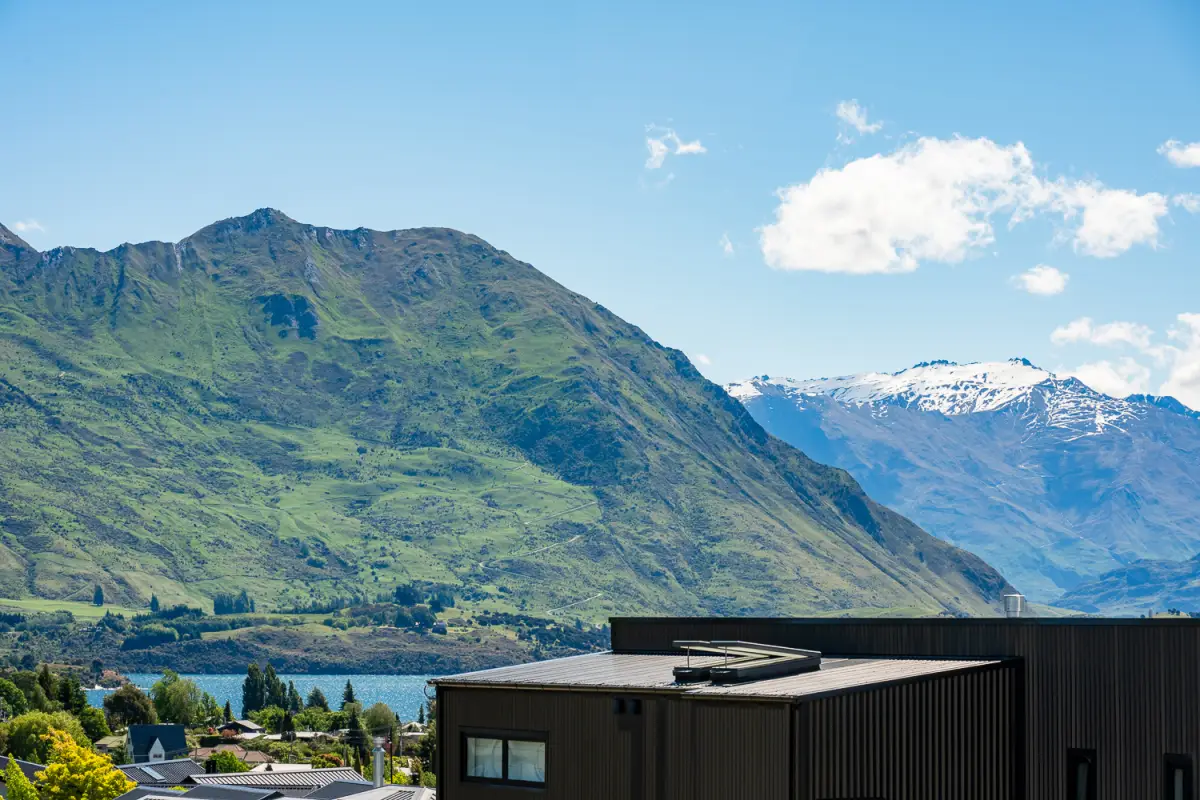 Views of Lake Wānaka 