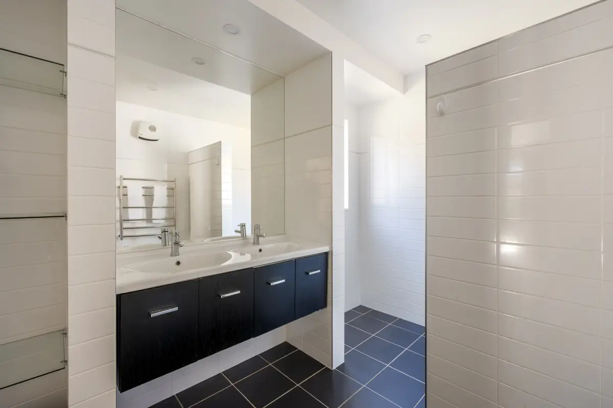 Large family bathroom 