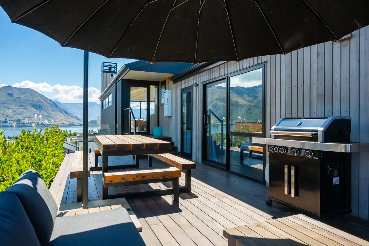 Elevated deck with Mountain Views